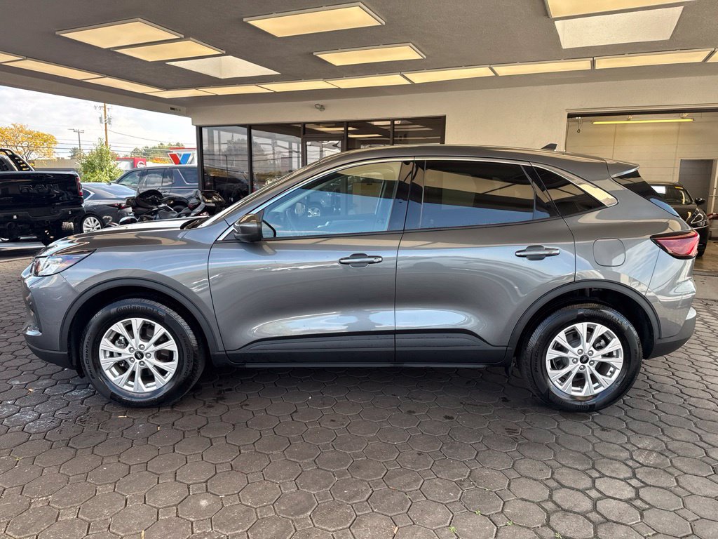 Used 2023 Ford Escape Active w/ Tech Pack #2 AWD/4WD image 9