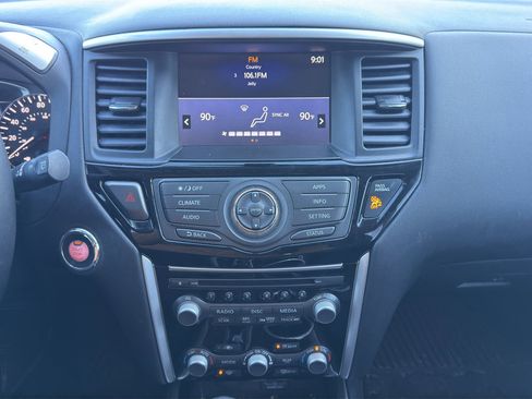 Used 2019 Nissan Pathfinder SV image 12