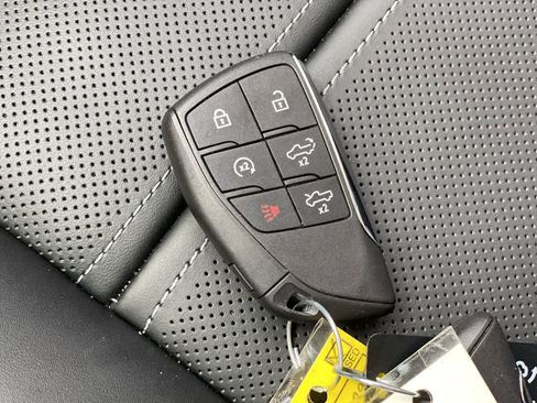 Used 2025 GMC Sierra EV Denali AWD/4WD image 27