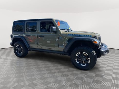 Used 2025 Jeep Wrangler Unlimited Rubicon 4xe w/ Technology Group AWD/4WD image 9