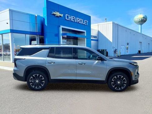 New 2026 Chevrolet Traverse LT w/ Sun and Wheel Package AWD/4WD image 2