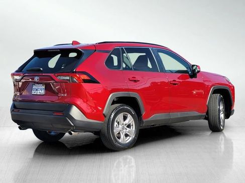 Used 2022 Toyota RAV4 XLE image 4