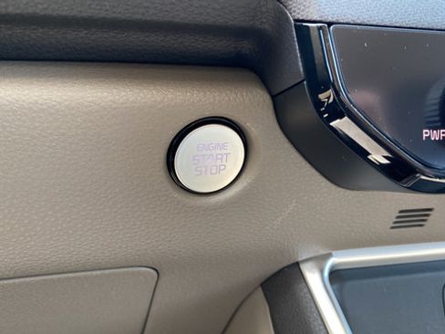 New 2026 Kia Carnival EX FWD image 23