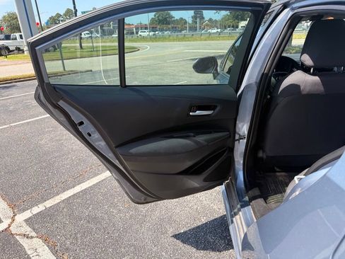 Used 2021 Toyota Corolla LE FWD image 11