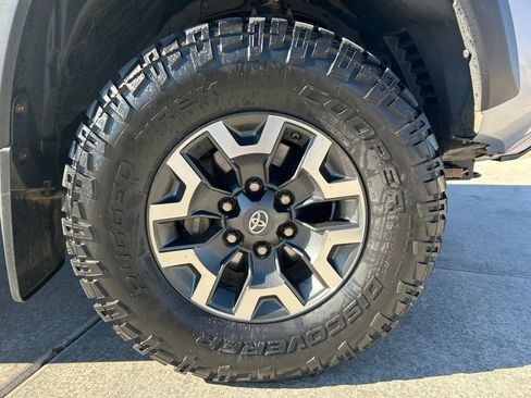 Used 2017 Toyota Tacoma TRD Off-Road w/ Tow Package (A/T) image 33