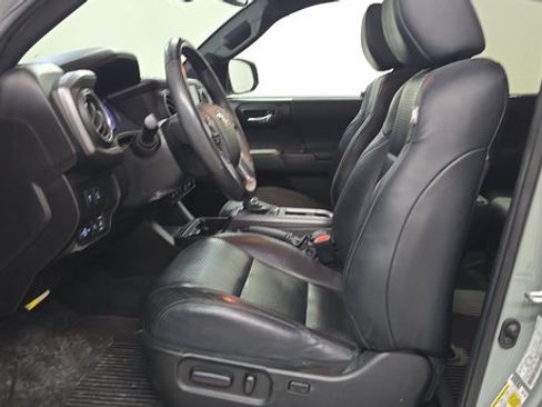 Used 2023 Toyota Tacoma TRD Off-Road w/ TRD Premium Off Road Package AWD/4WD image 2