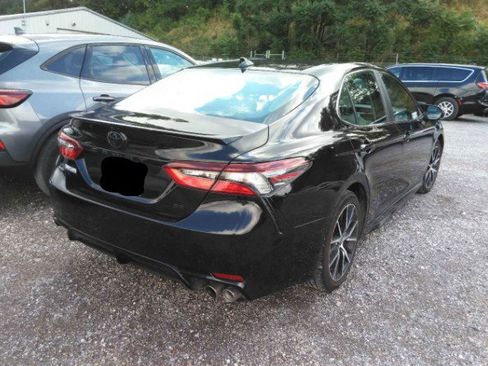 Used 2023 Toyota Camry SE w/ Cold Weather Package FWD image 2