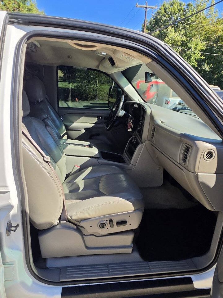 Used 2007 GMC Sierra 2500 SLT w/ Heavy-Duty Power Package AWD/4WD image 15