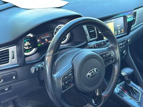 Used 2017 Kia Niro EX image 21