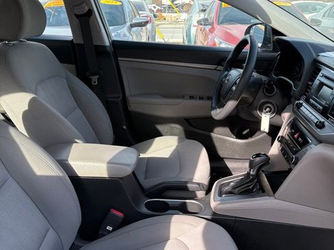 Used 2017 Hyundai Elantra SE image 13