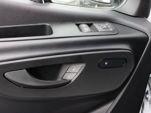 Used 2025 Mercedes-Benz Sprinter 2500 image 9