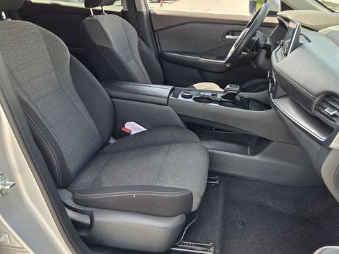 Used 2023 Nissan Rogue SV AWD/4WD image 16
