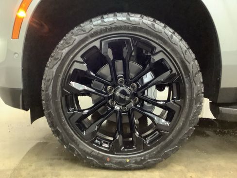 New 2026 GMC Yukon XL Elevation image 30