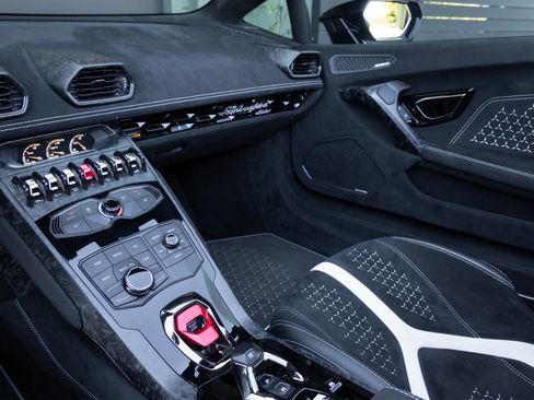 Used 2018 Lamborghini Huracan Performante image 60