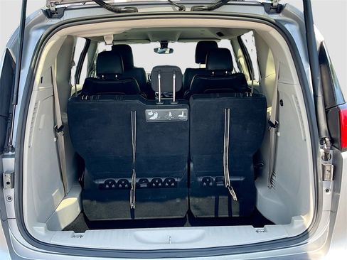 Used 2018 Chrysler Pacifica Touring-L image 25