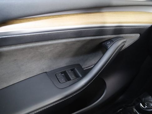 Used 2023 Tesla Model Y Long Range image 27