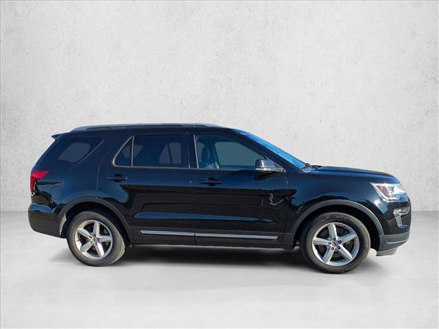 Used 2018 Ford Explorer XLT w/ Equipment Group 202A FWD image 4