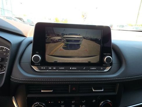 Used 2023 Nissan Rogue S FWD image 19