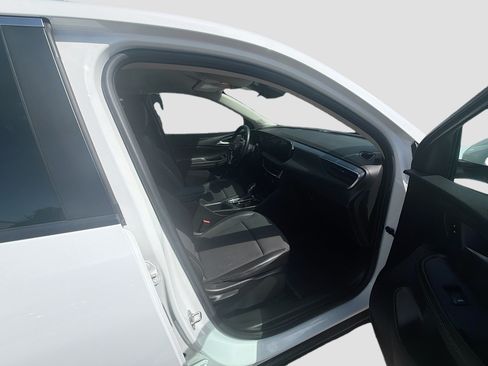 Used 2024 Buick Encore GX Preferred FWD image 31