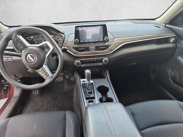 Used 2025 Nissan Altima 2.5 SV AWD/4WD image 16