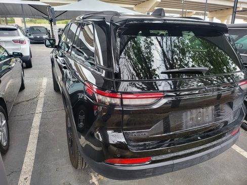 Used 2025 Jeep Grand Cherokee Altitude AWD/4WD image 3