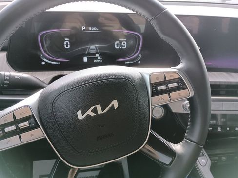 Used 2024 Kia Telluride EX w/ EX Captain's Chair Package image 21