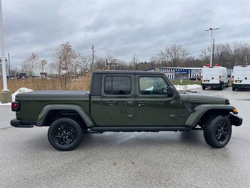 Used 2023 Jeep Gladiator Sport S image 2