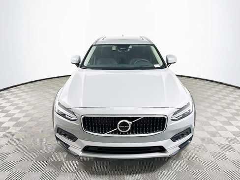 Used 2025 Volvo V90 B6 Cross Country Ultra w/ Climate Package image 2