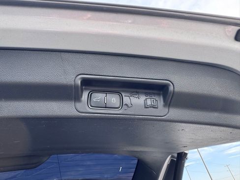 Used 2022 Ford Explorer XLT w/ Equipment Group 202A image 42