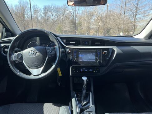 Used 2017 Toyota Corolla SE image 25