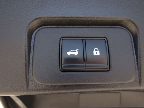 Used 2024 Nissan Rogue SV AWD/4WD image 13