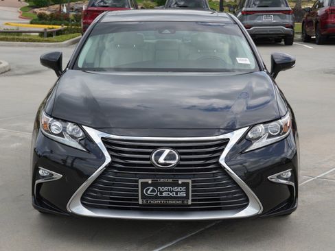Used 2017 Lexus ES 350 w/ Premium Package image 2