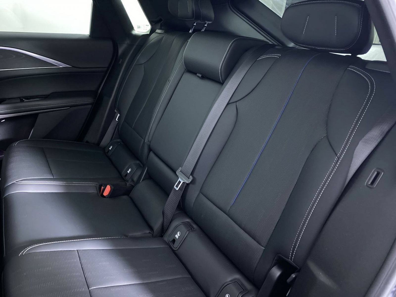 Certified 2024 Cadillac Lyriq Sport AWD/4WD image 13