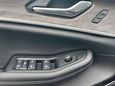 Used 2025 Jeep Grand Cherokee L Limited w/ Luxury Tech Group II image 17