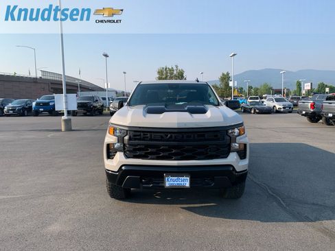 Used 2026 Chevrolet Silverado 1500 Custom Trail Boss w/ Dark Appearance Package AWD/4WD image 2