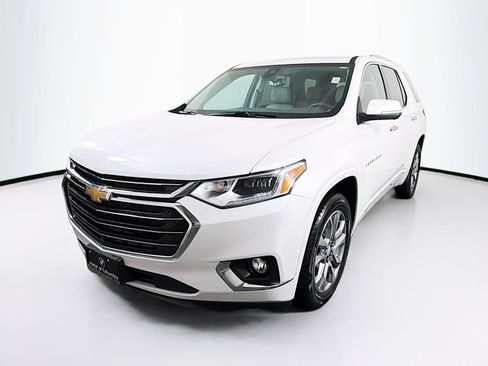 Used 2021 Chevrolet Traverse Premier FWD image 3