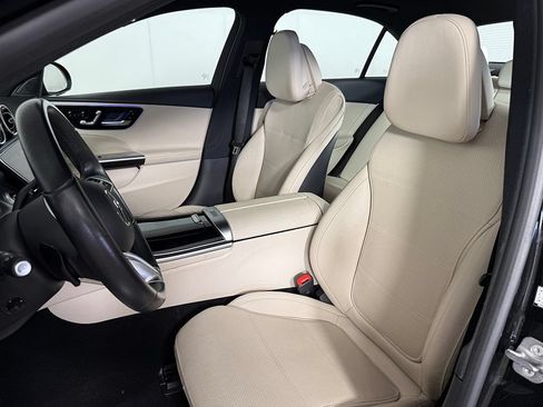 Used 2025 Mercedes-Benz C 300 4MATIC Sedan image 28