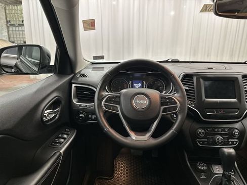 Used 2019 Jeep Cherokee Latitude Plus w/ Comfort/Convenience Group AWD/4WD image 15