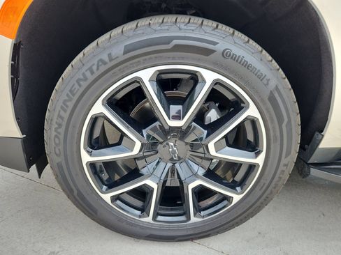 Used 2022 Chevrolet Tahoe RST w/ Sport Performance Package AWD/4WD image 19