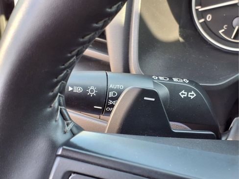Used 2025 Nissan Rogue SV FWD image 19