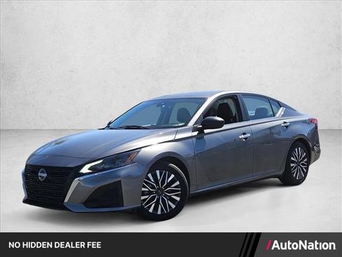 Used 2024 Nissan Altima 2.5 SV FWD image 1