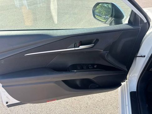 Used 2025 Toyota Camry LE FWD image 13