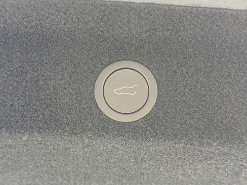 Used 2026 Tesla Model Y 2WD image 18