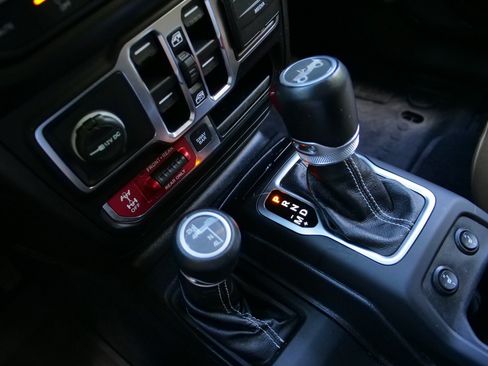 Used 2020 Jeep Wrangler Unlimited Rubicon AWD/4WD image 17