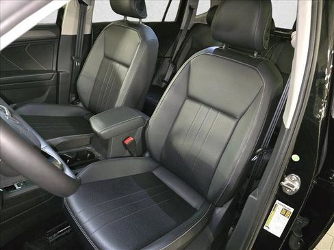 Used 2024 Volkswagen Tiguan SE image 15