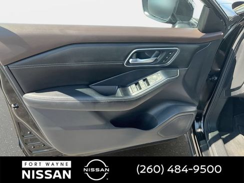 Used 2023 Nissan Rogue Platinum w/ Platinum Premium Package AWD/4WD image 29