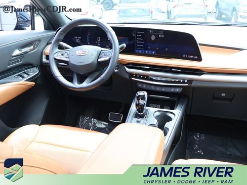 Used 2024 Cadillac XT4 Sport FWD image 12