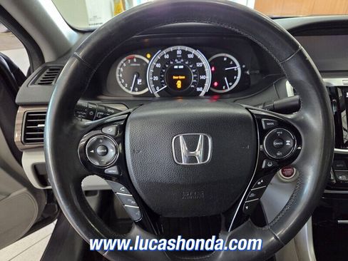 Used 2016 Honda Accord Touring image 10
