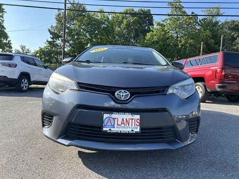 Used 2015 Toyota Corolla LE FWD image 2