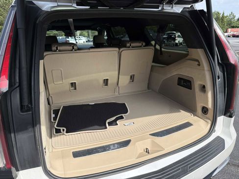 Used 2023 Cadillac Escalade ESV Premium Luxury AWD/4WD image 32